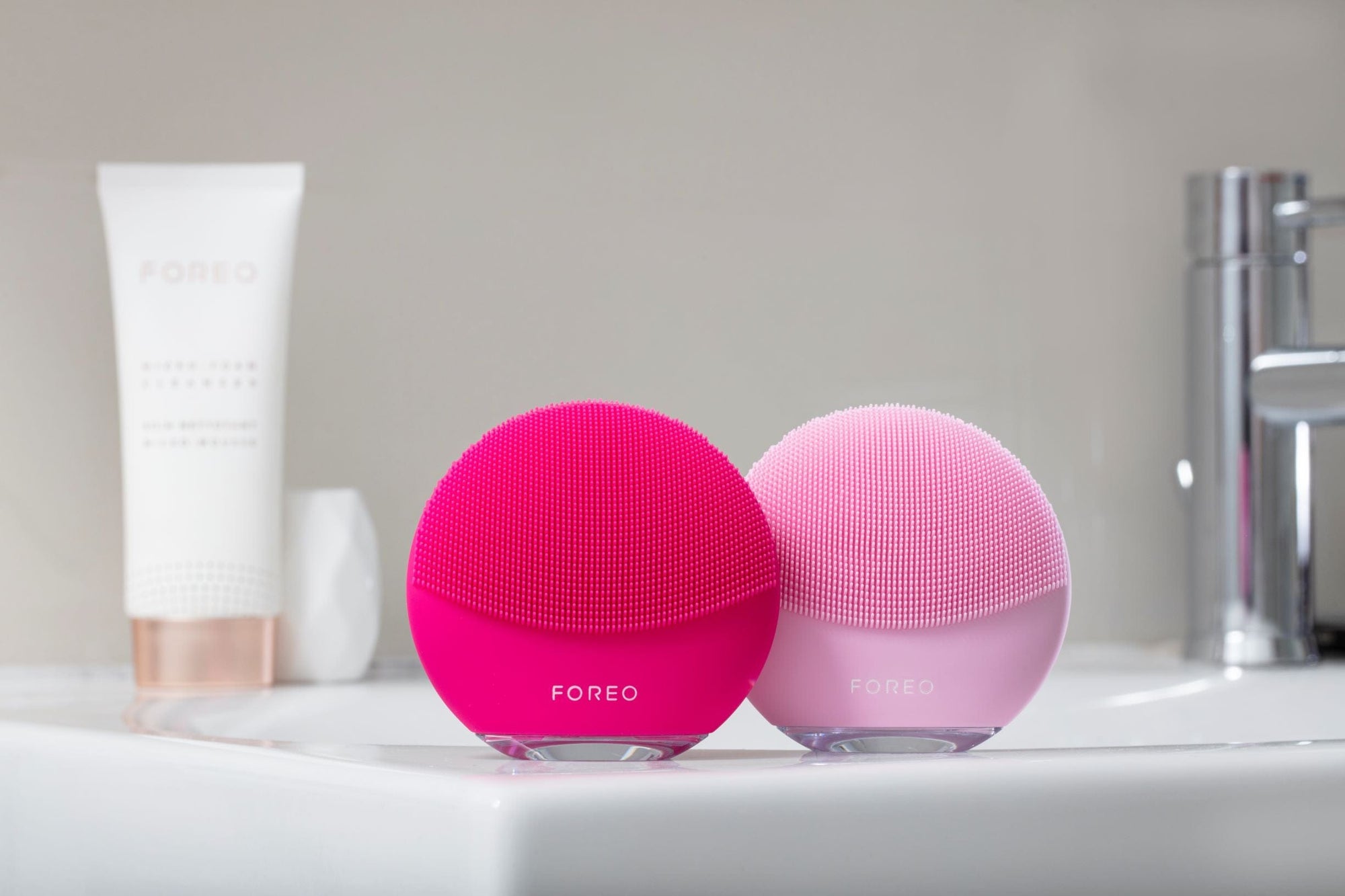 Buy  FOREO LUNA mini 3 Smart Facial Cleansing Massager Fuchsia - at Best Price Online in Pakistan